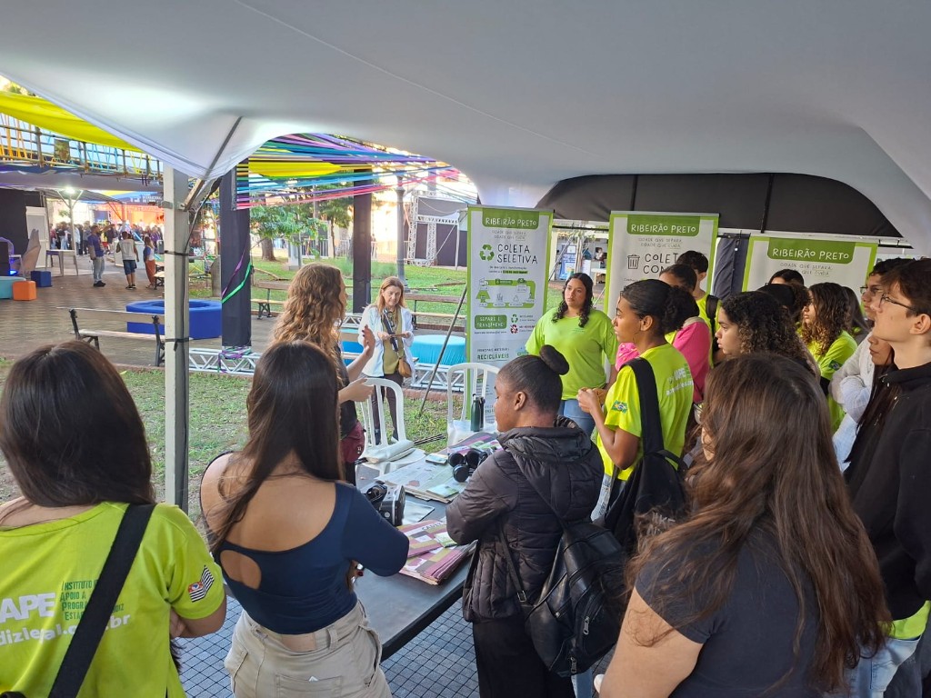 Conexões Sustentáveis: Educação Ambiental e Cidadania em Movimento